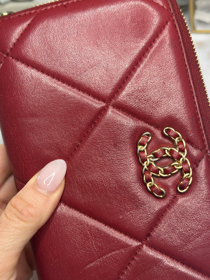 Pre-owned Chanel 19 Zipped Wallet dark red quilted lambskin