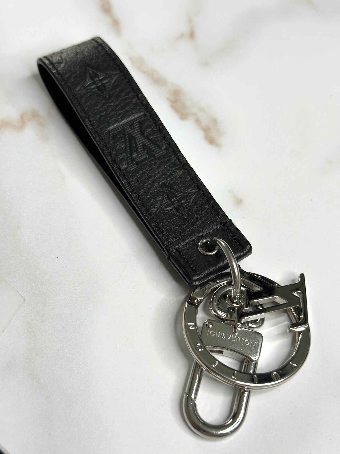 Pre-owned Louis Vuitton Shadow Dragonne Key Holder And Bag Charm