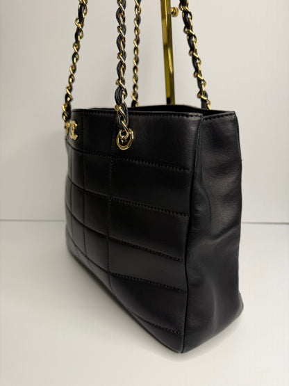 Pre-owned Chanel black quilted lamb skin chocolate bar shoulder tote