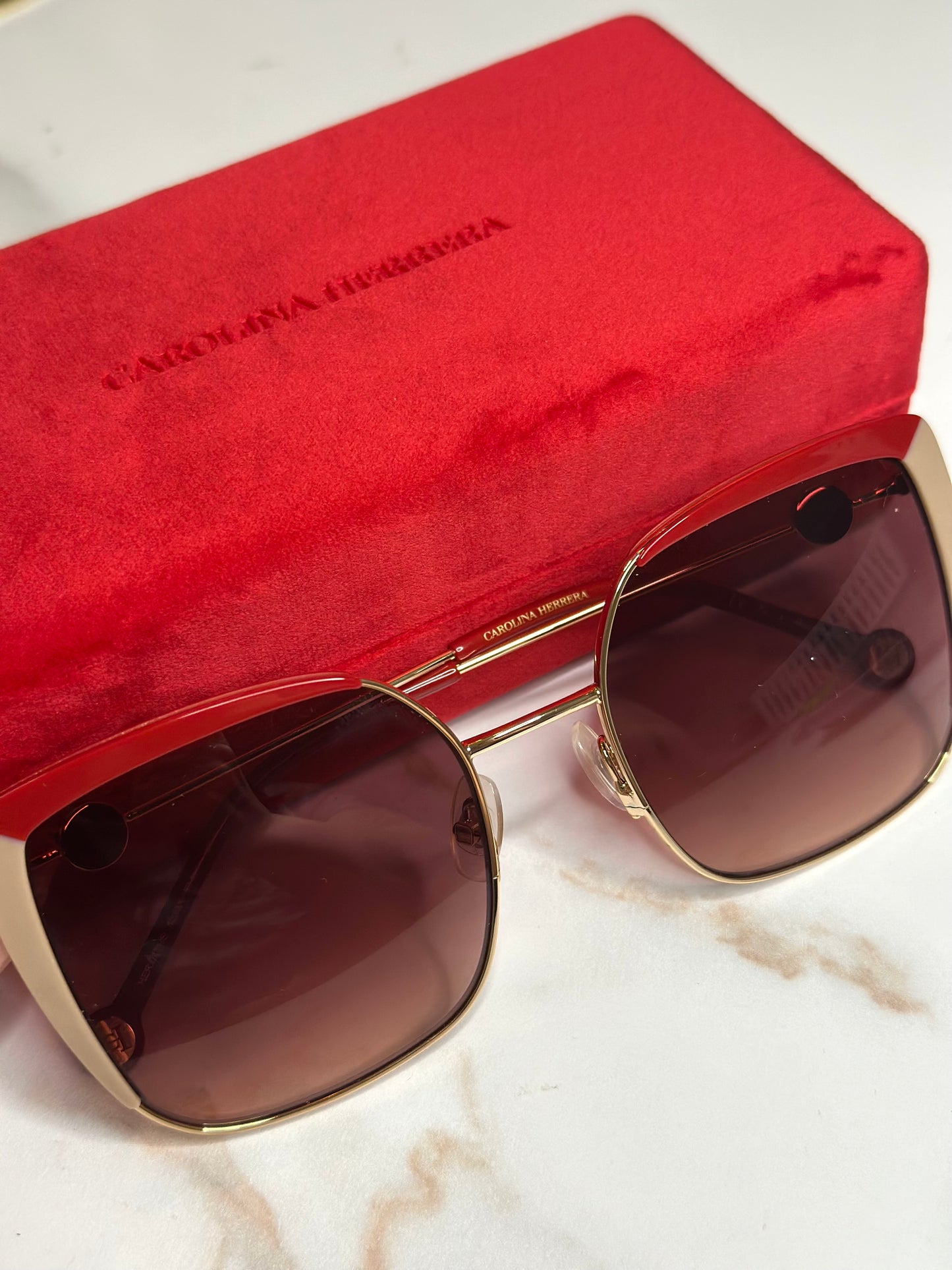 Pre-owned Carolina Herrera red x nude enamel sunglasses
