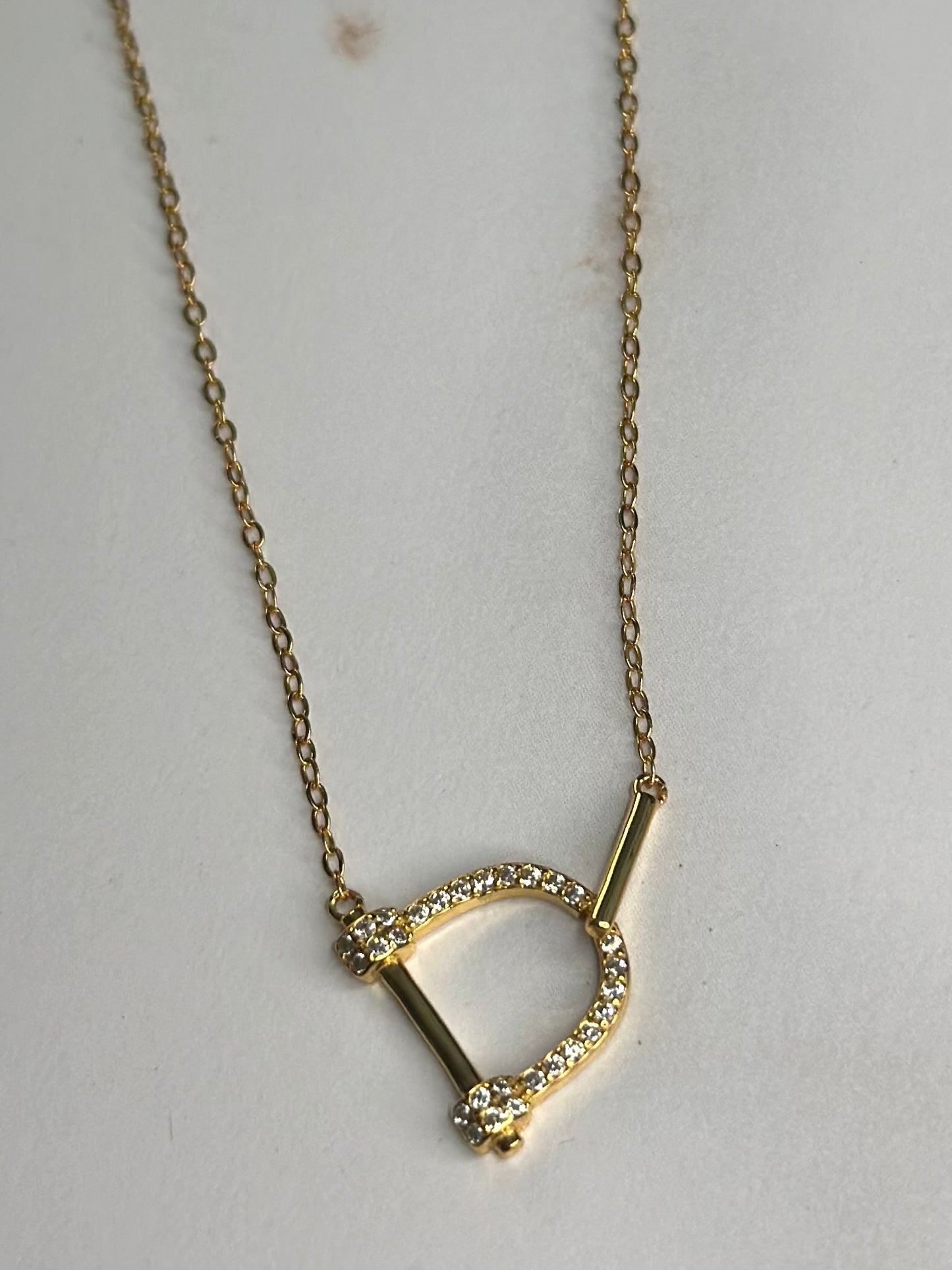 Dainty horsebit interlocking necklace