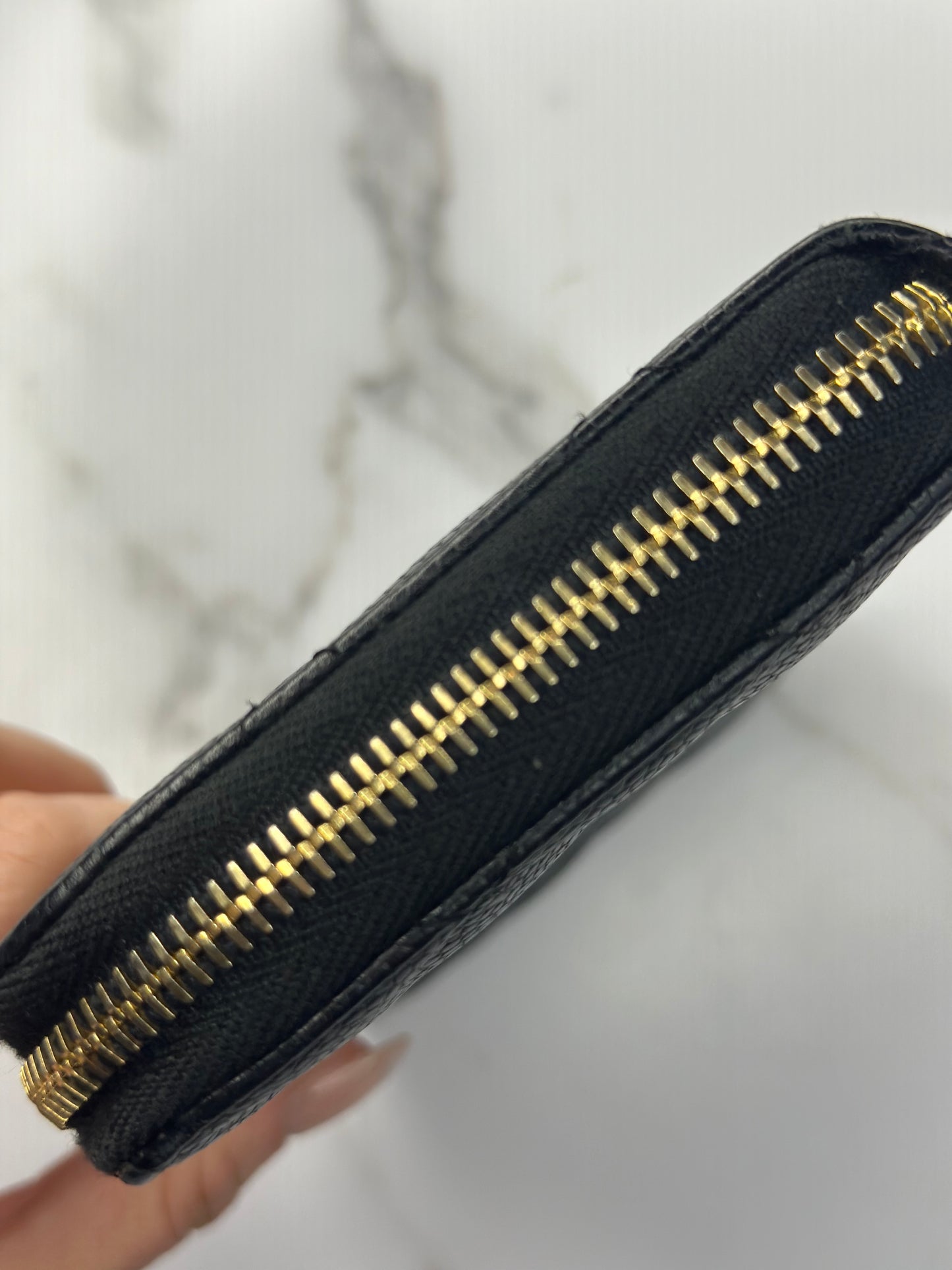 Pre-owned Chanel black caviar leather zippy wallet