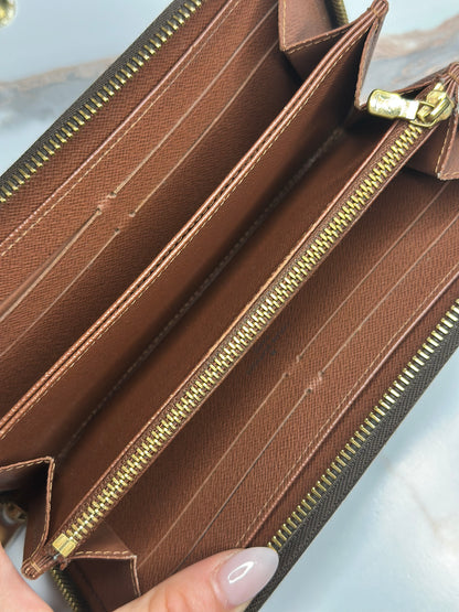 Pre-owned Louis Vuitton monogram canvas zippy wallet