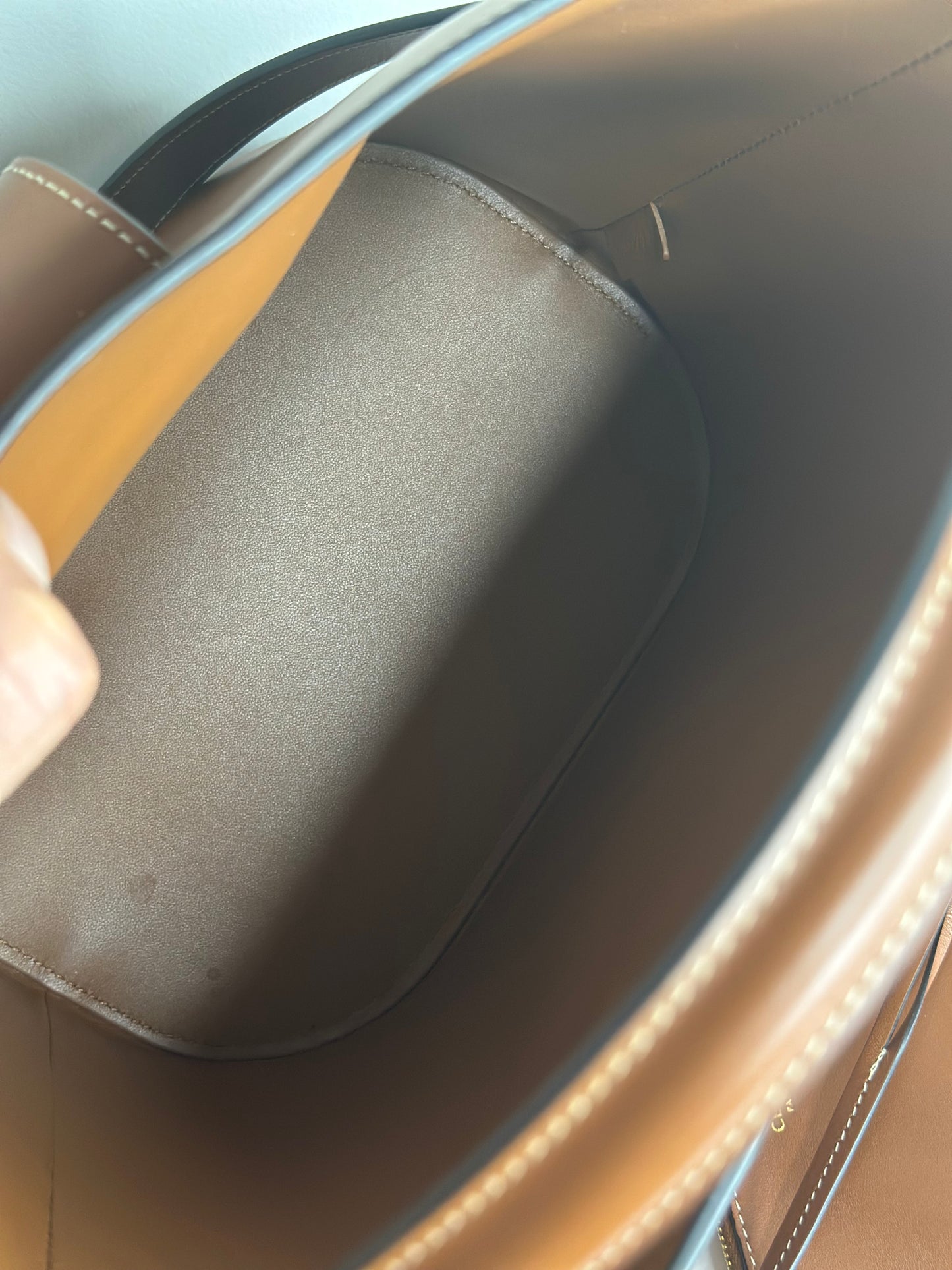 Pre-owned Celine Medium Bucket Louise bag in tan smooth calfskin leather