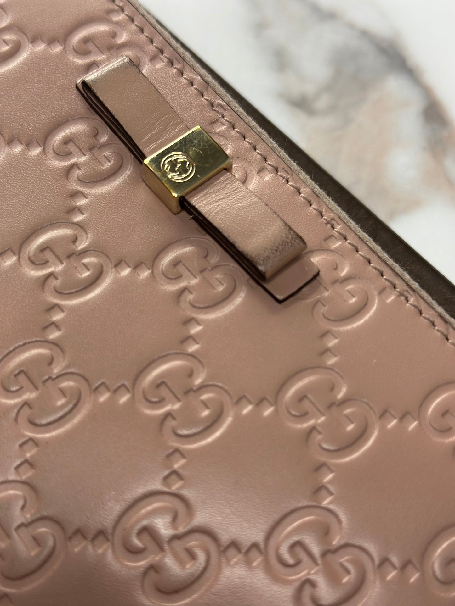Pre-owned Gucci Guccissima continental zip-around wallet with a bow detail in a rose beige leather