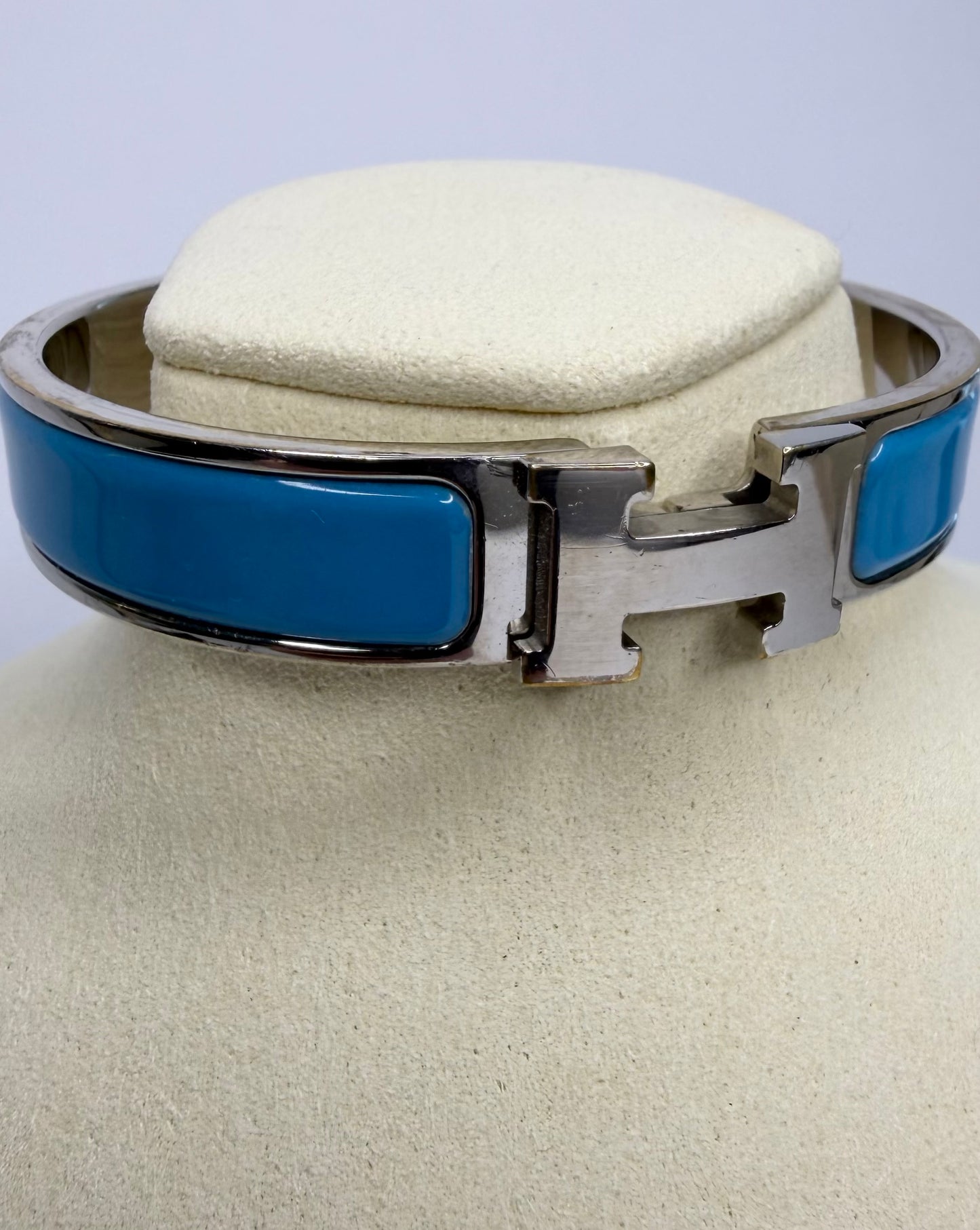 Pre-owned Hermès Clic H bracelet in blue enamel with a silver-colored, palladium-plated metal finish