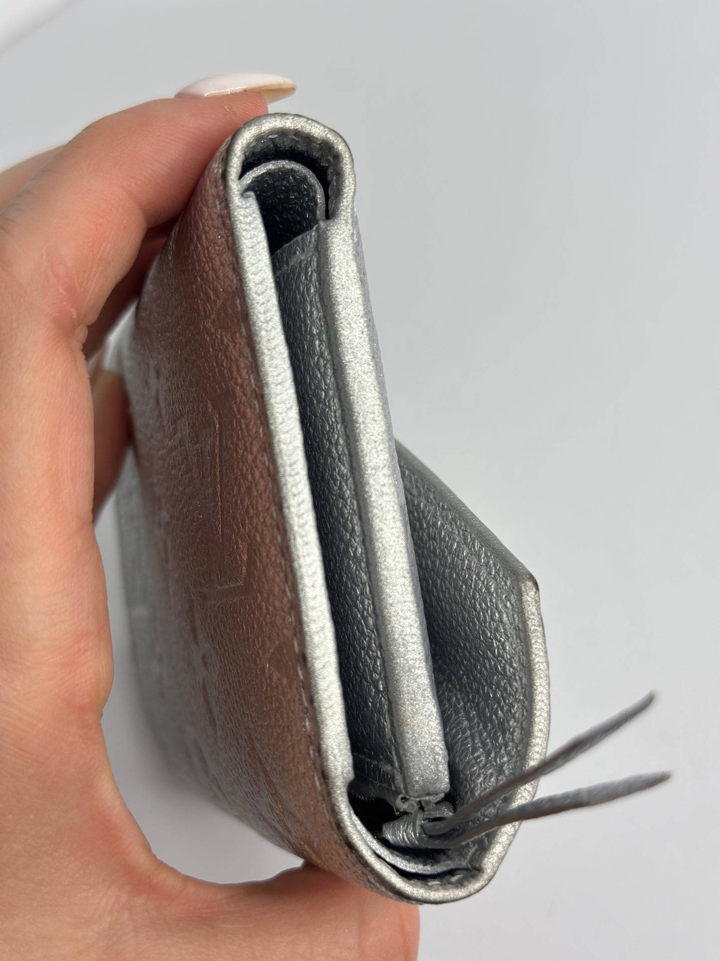 Pre-owned Louis Vuitton metallic silver Empriente leather victorine wallet