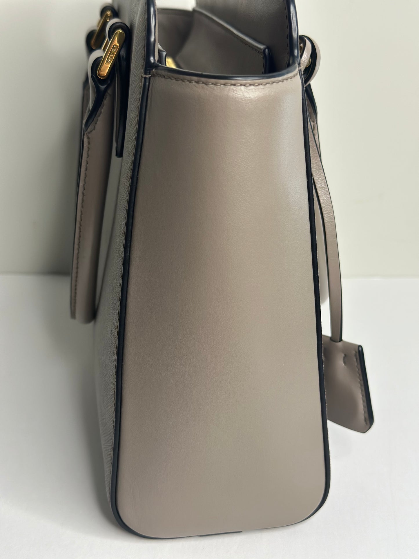 Pre-owned Prada grey Saffiano leather small top handle tote