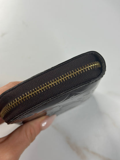 Pre-owned Louis Vuitton Bordeaux vernis leather compact zippy