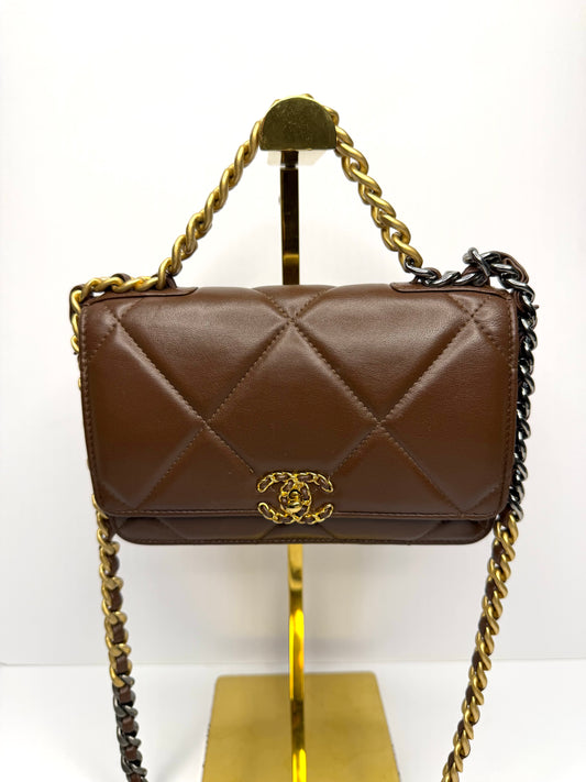 Pre-owned Chanel 19 chocolate brown quilted lamb skin Wallet On Chain