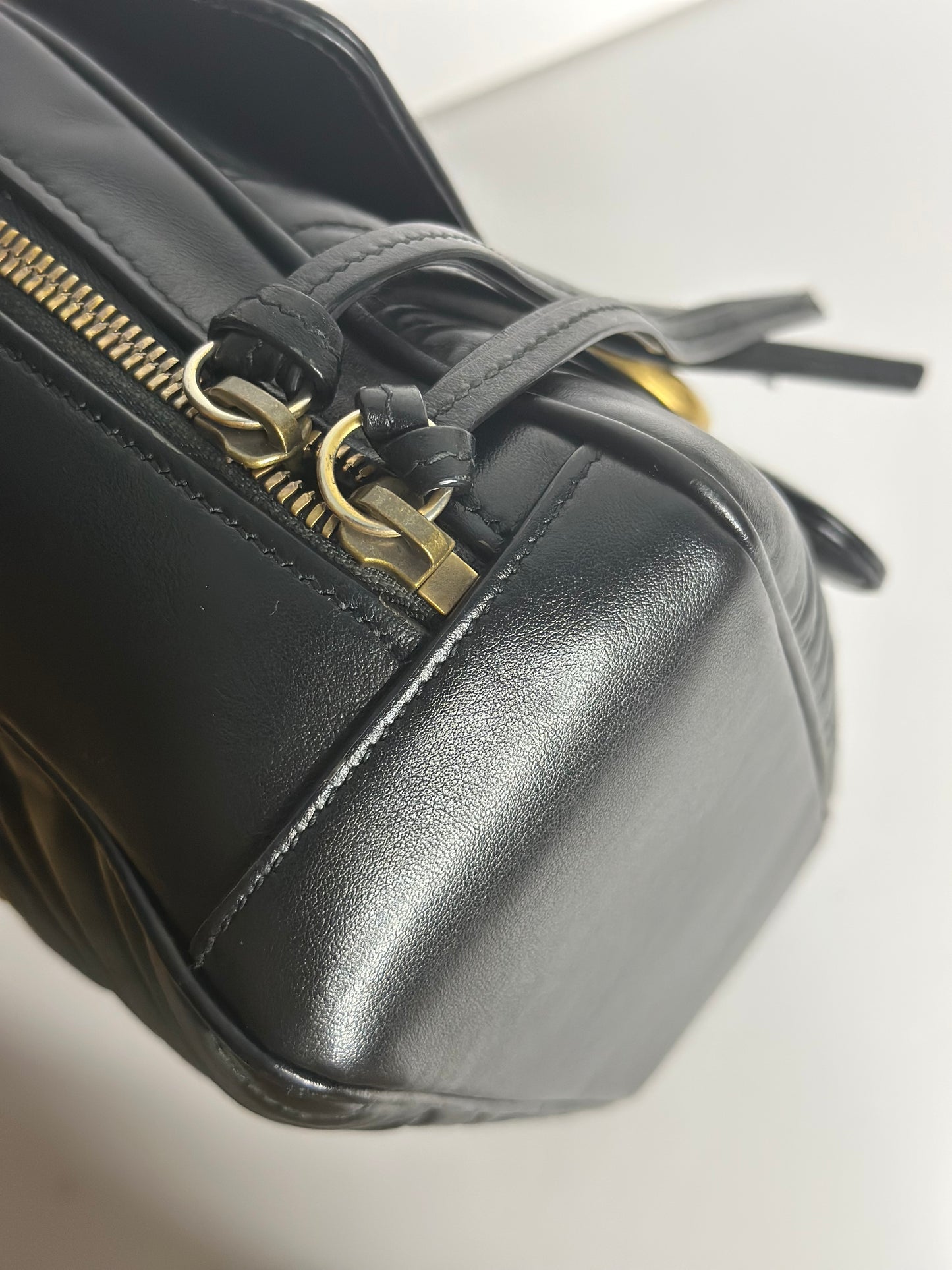 Pre-owned Gucci GG Marmont Black matalasse leather crossbody with sylvie web strap.