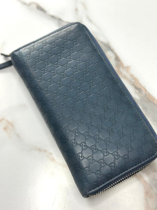 Pre-owned Gucci Microguccissima double zip-around wallet in blue leather