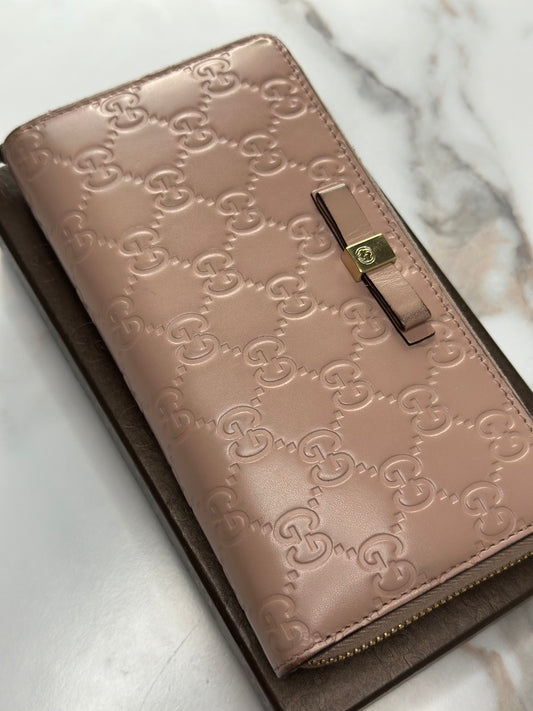 Pre-owned Gucci Guccissima continental zip-around wallet with a bow detail in a rose beige leather
