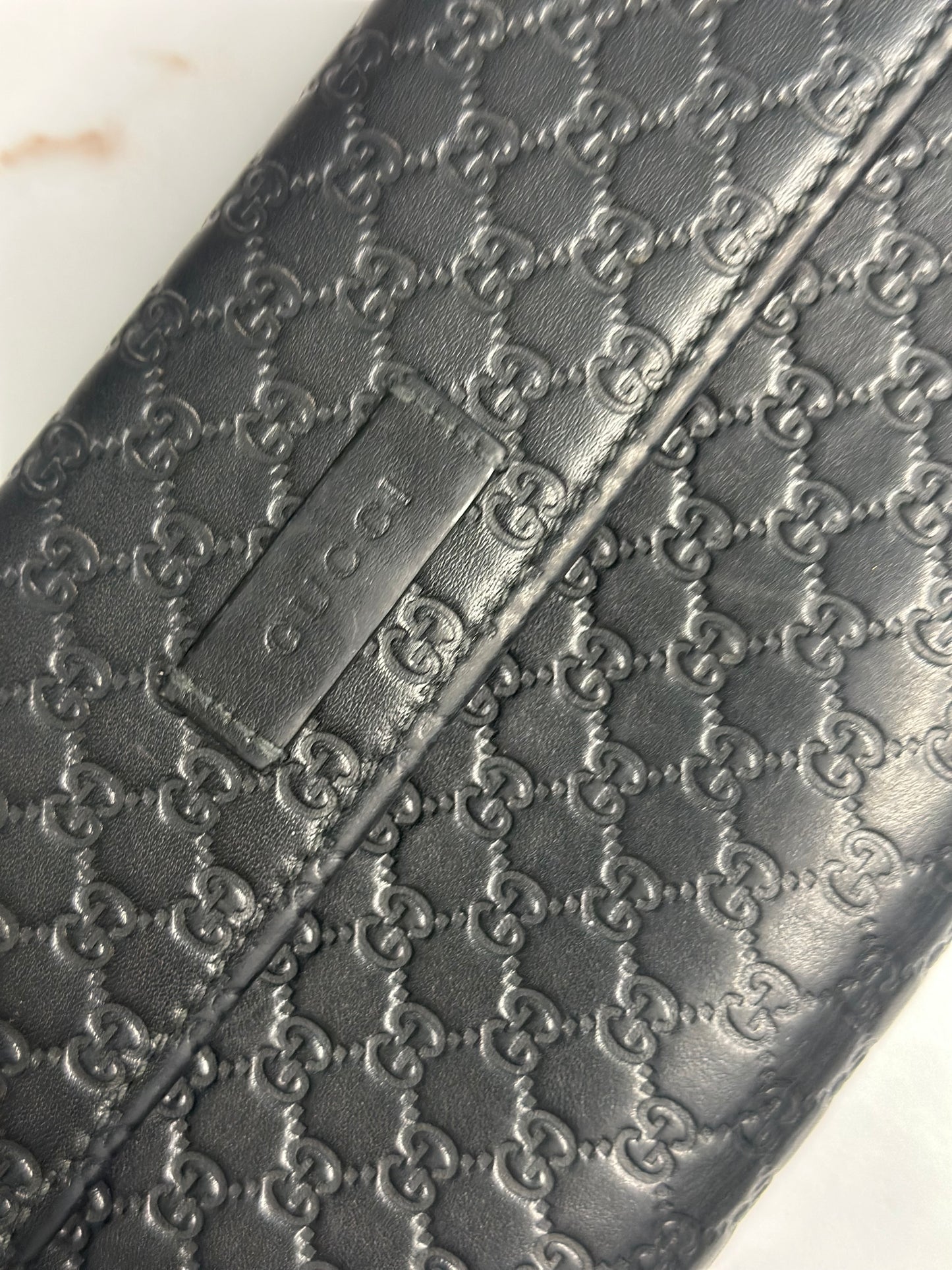 Pre-owned Gucci black Microguccisima embossed zippy wallet