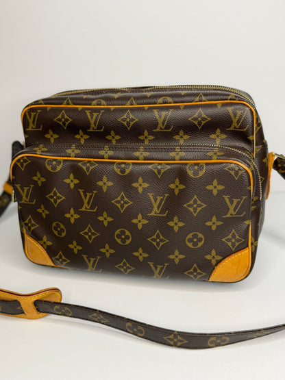 Pre-owned Louis Vuitton monogram canvas Nile Messenger Bag 28