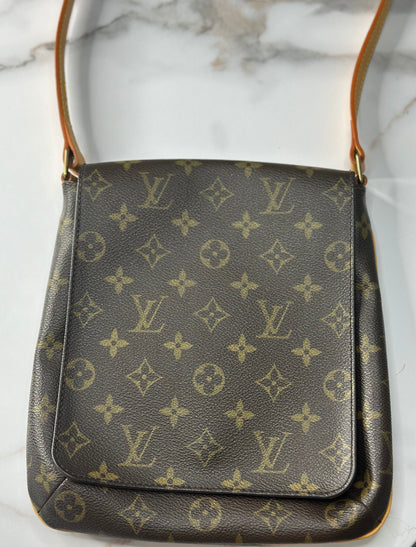 Pre-owned Louis Vuitton monogram canvas musette salsa short strap