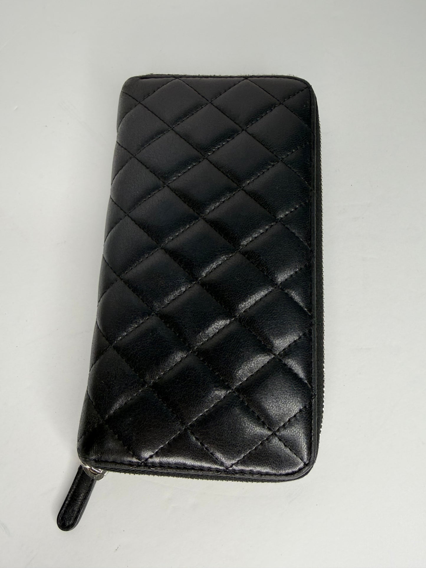 Pre-owned Chanel, black quilted lambskin zippy wallet