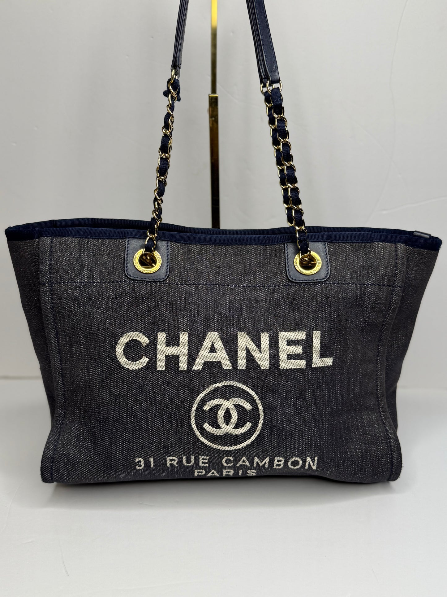 Pre-owned Chanel Deauville tote bag crafted in blue denim with gold-tone hardware medium tote