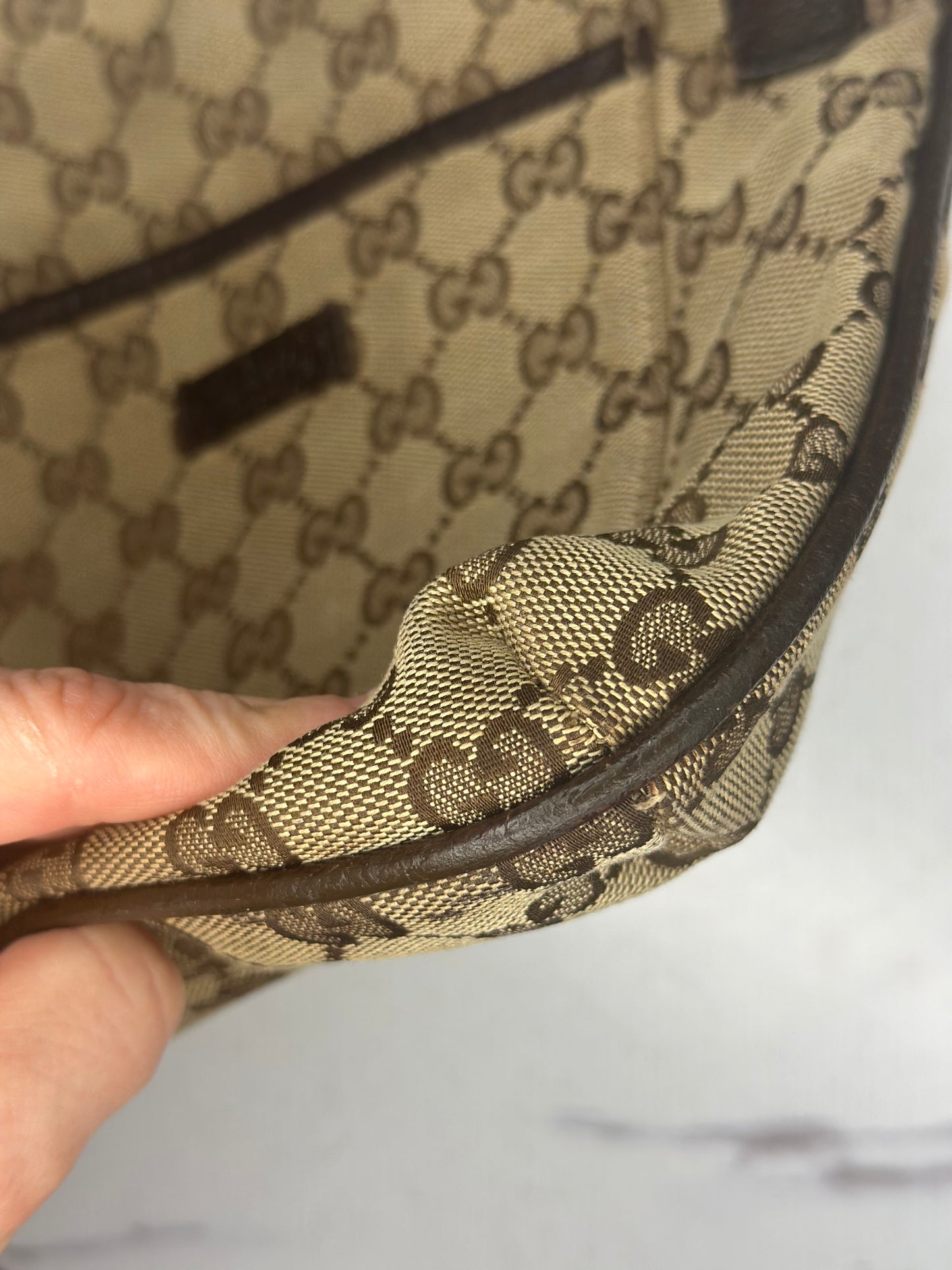 Pre-owned Gucci GG Canvas flat messenger small crossbody