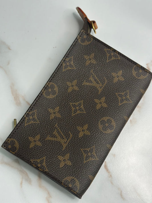 Pre-owned Louis Vuitton Monogram canvas Bucket 23 Pouch