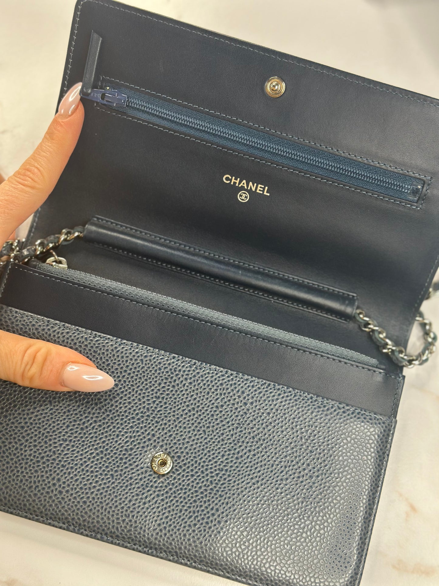 Pre-owned Chanel Timeless Wallet on Chain in blue caviar leather with silver-tone hardware