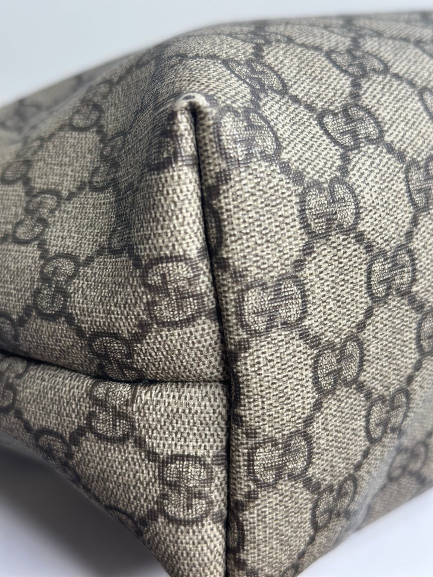 Pre-owned Gucci GG supreme canvas Joy shoulder tote