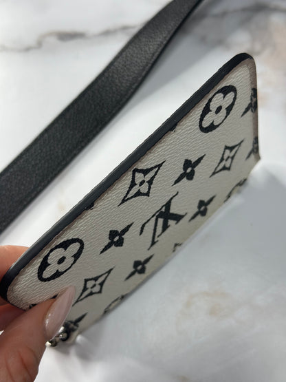 Pre-owned Louis Vuitton Black Epi leather pochette marelle crossbody