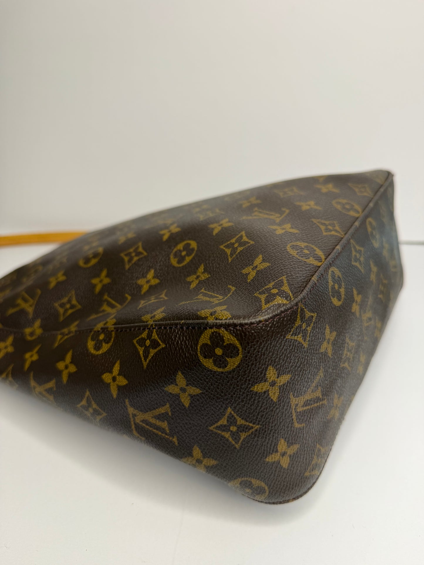 Pre-owned Louis Vuitton monogram canvas looping GM shoulder bag