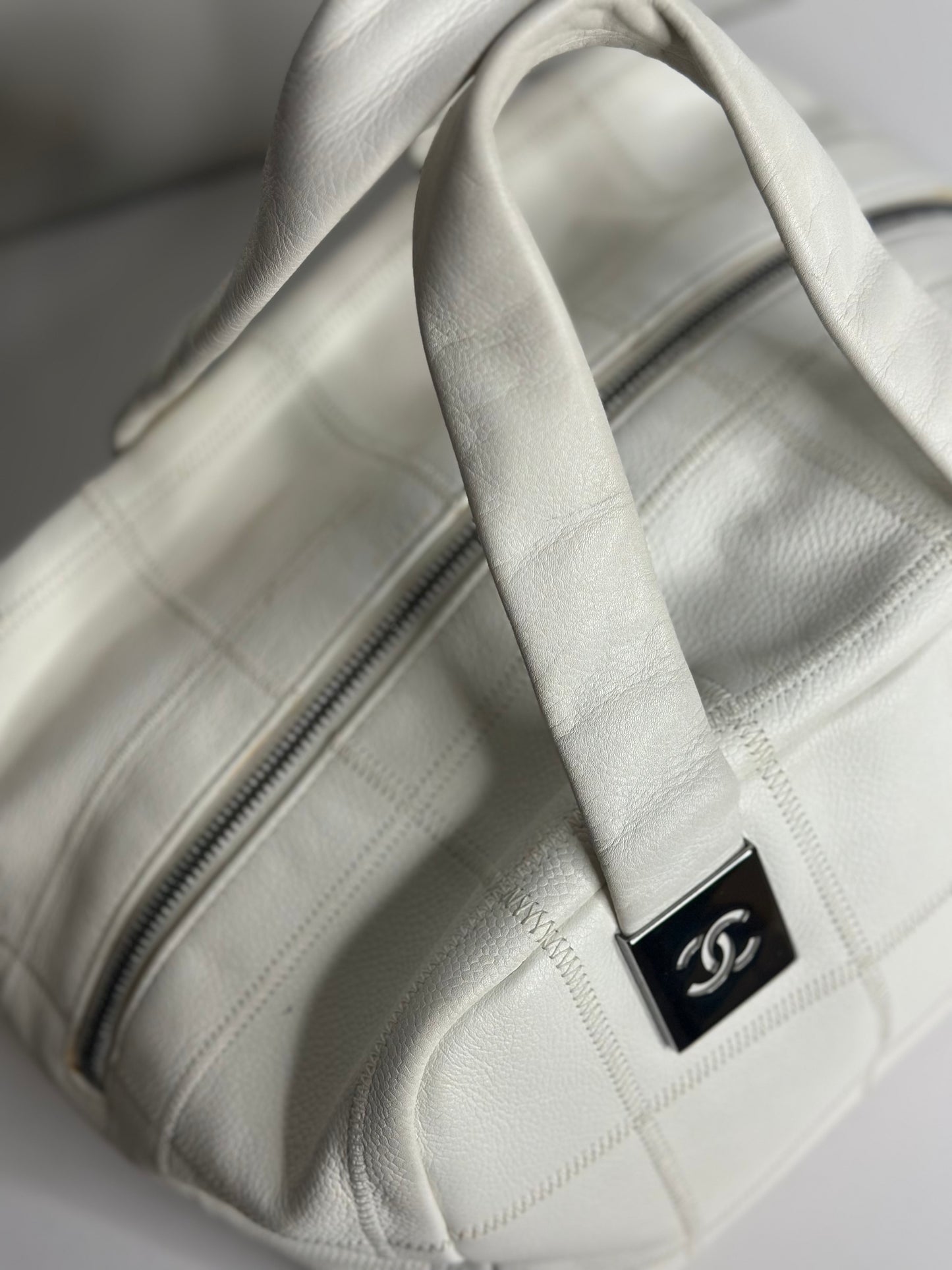 Pre-owned Chanel white calfskin leather LAX bowler bag