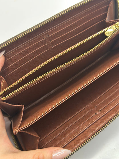 Pre-owned Louis Vuitton monogram canvas zippy wallet