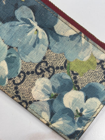 Pre-owned Gucci GG Blooms card wallet featuring blue floral coated canvas and red leather