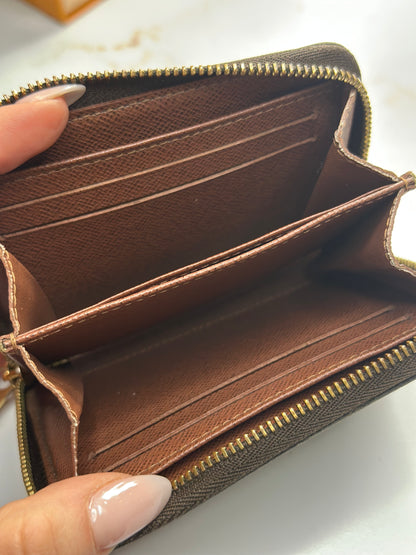 Pre-owned Louis Vuitton monogram canvas compact zippy