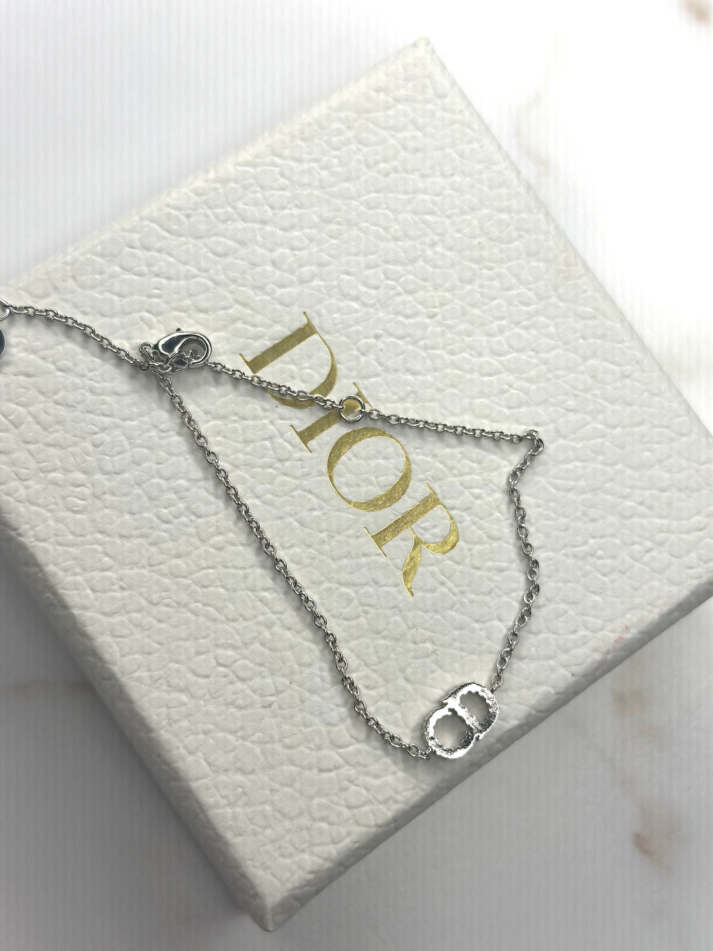 Pre-owned Dior Clair D Lune Bracelet
Silver-Finish Metal and White Crystals