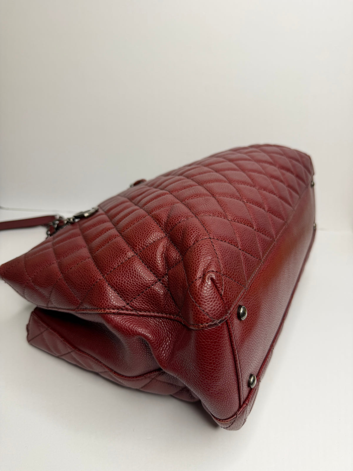 Pre-owned Chanel Burgundy Quilted Caviar Leather Shopping Tote