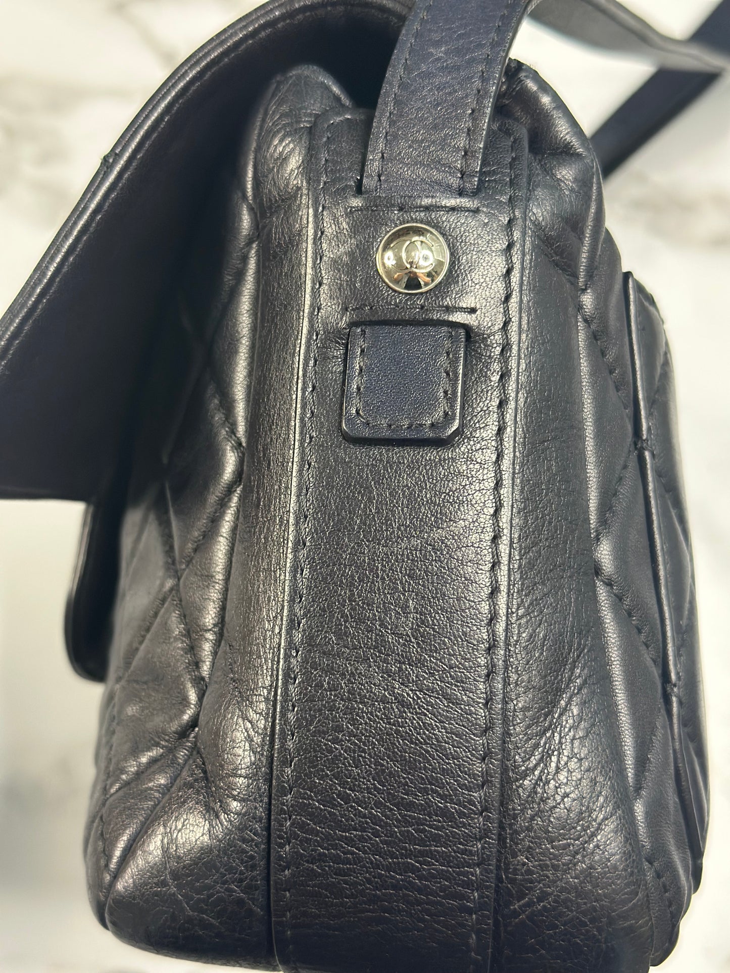 Pre-owned Chanel Easy City Flap black lambskin crossbody