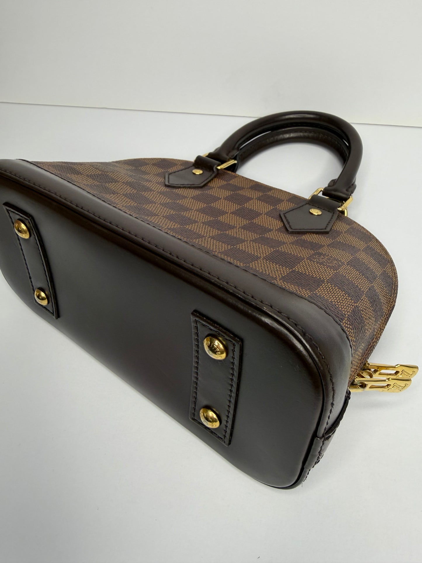 Pre-owned Louis Vuitton Damier Ebene Alma BB crossbody
