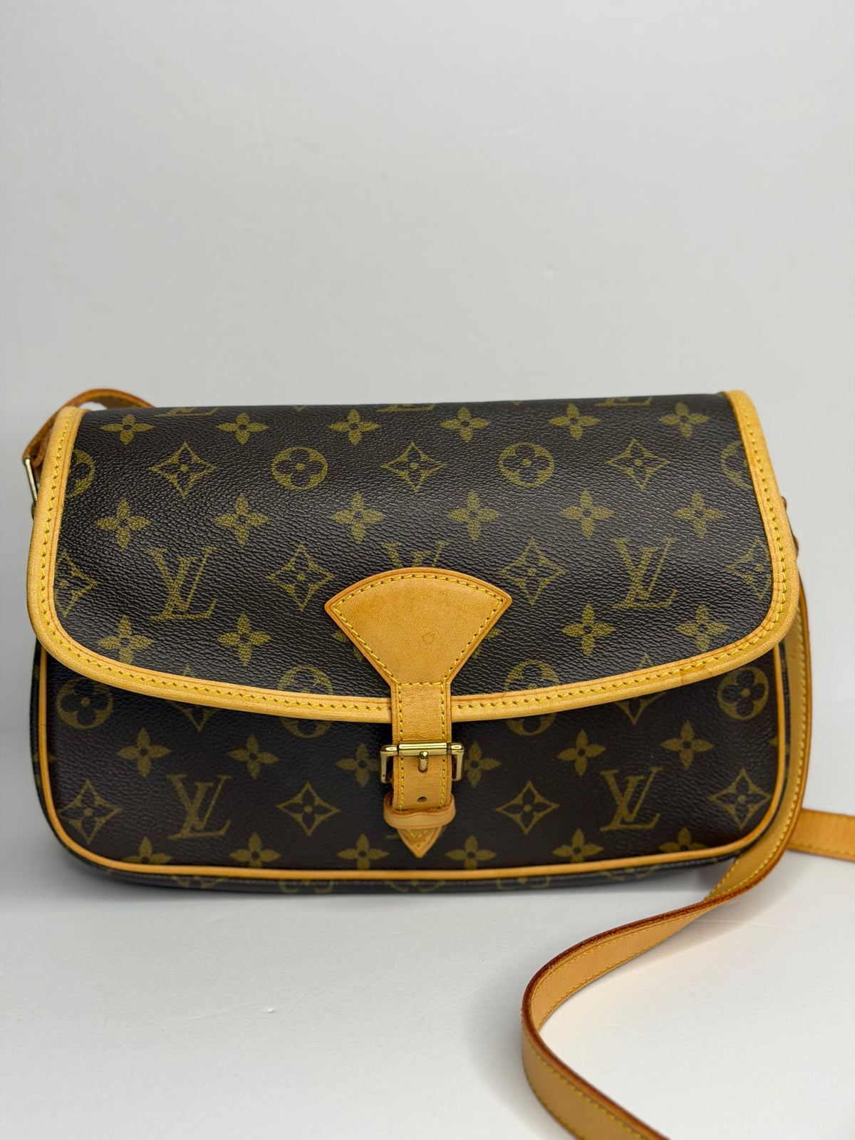 Pre-owned Louis Vuitton Sologne Handbag Monogram Canvas crossbody
