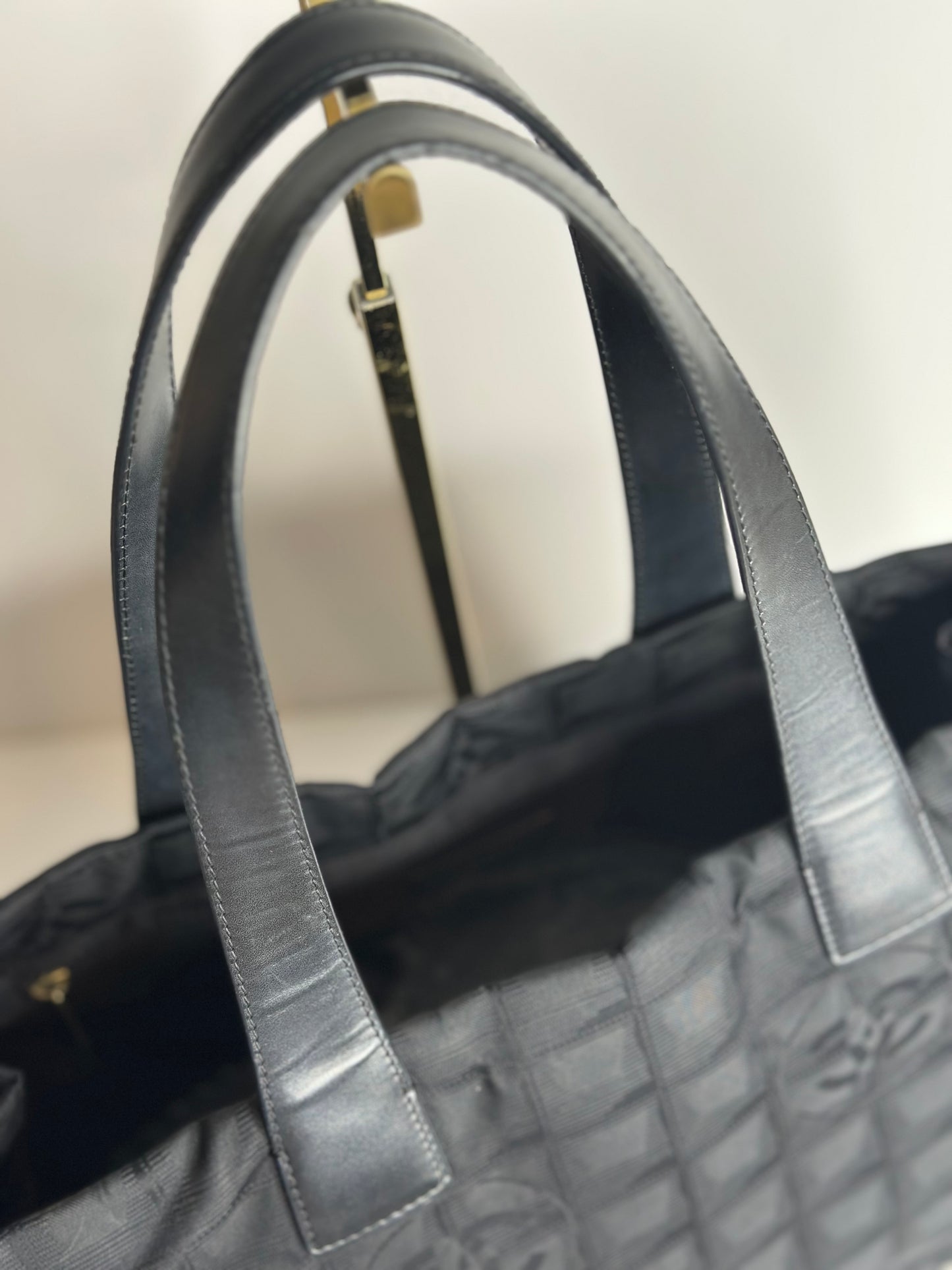Pre-owned Chanel black nylon ￼medium travel line tote