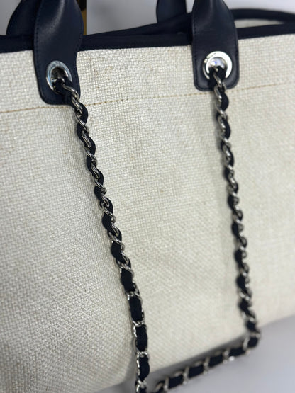 Pre-owned Chanel White and Navy Blue Canvas Deauville Medium Tote