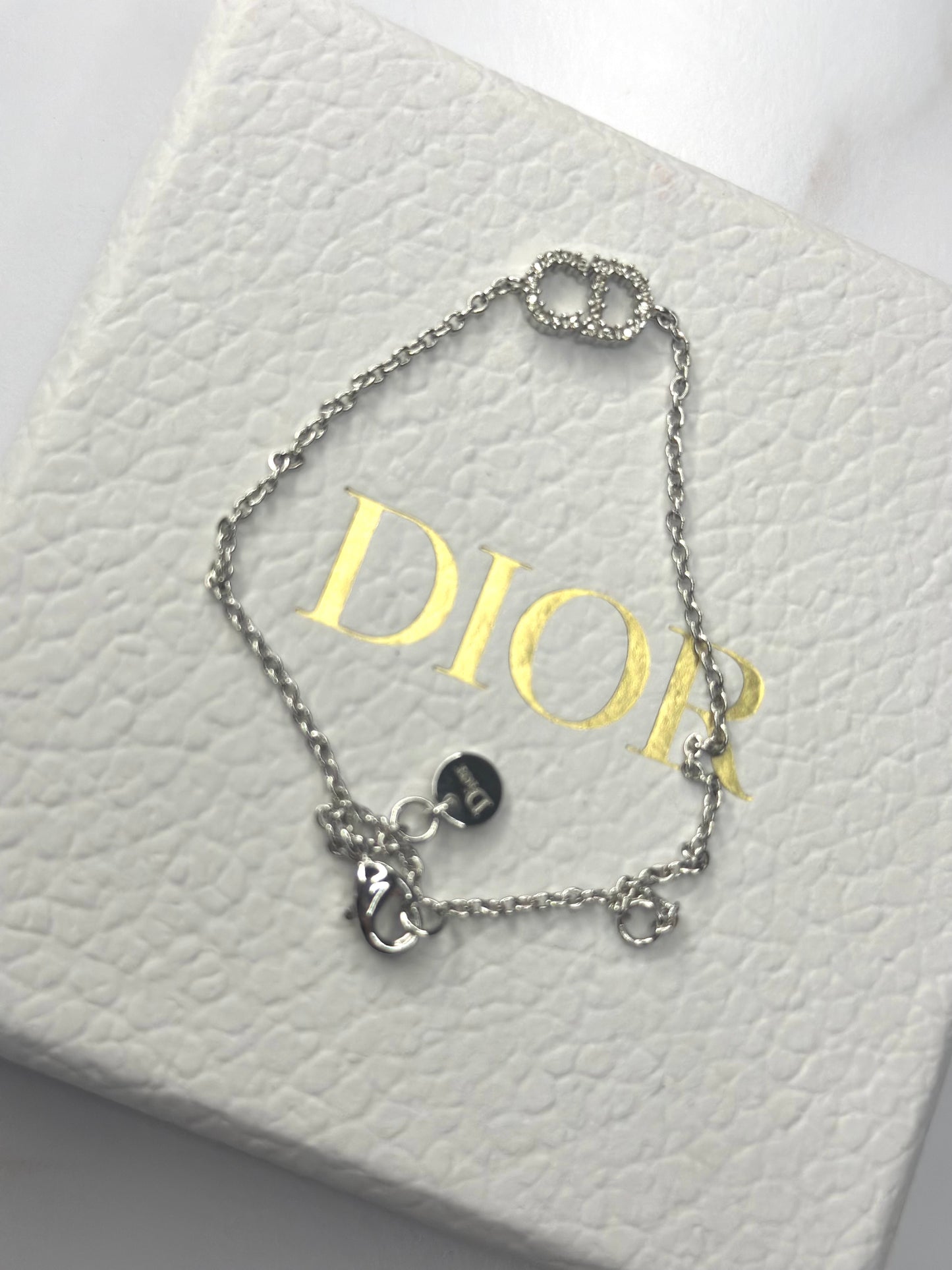 Pre-owned Dior Clair D Lune Bracelet
Silver-Finish Metal and White Crystals