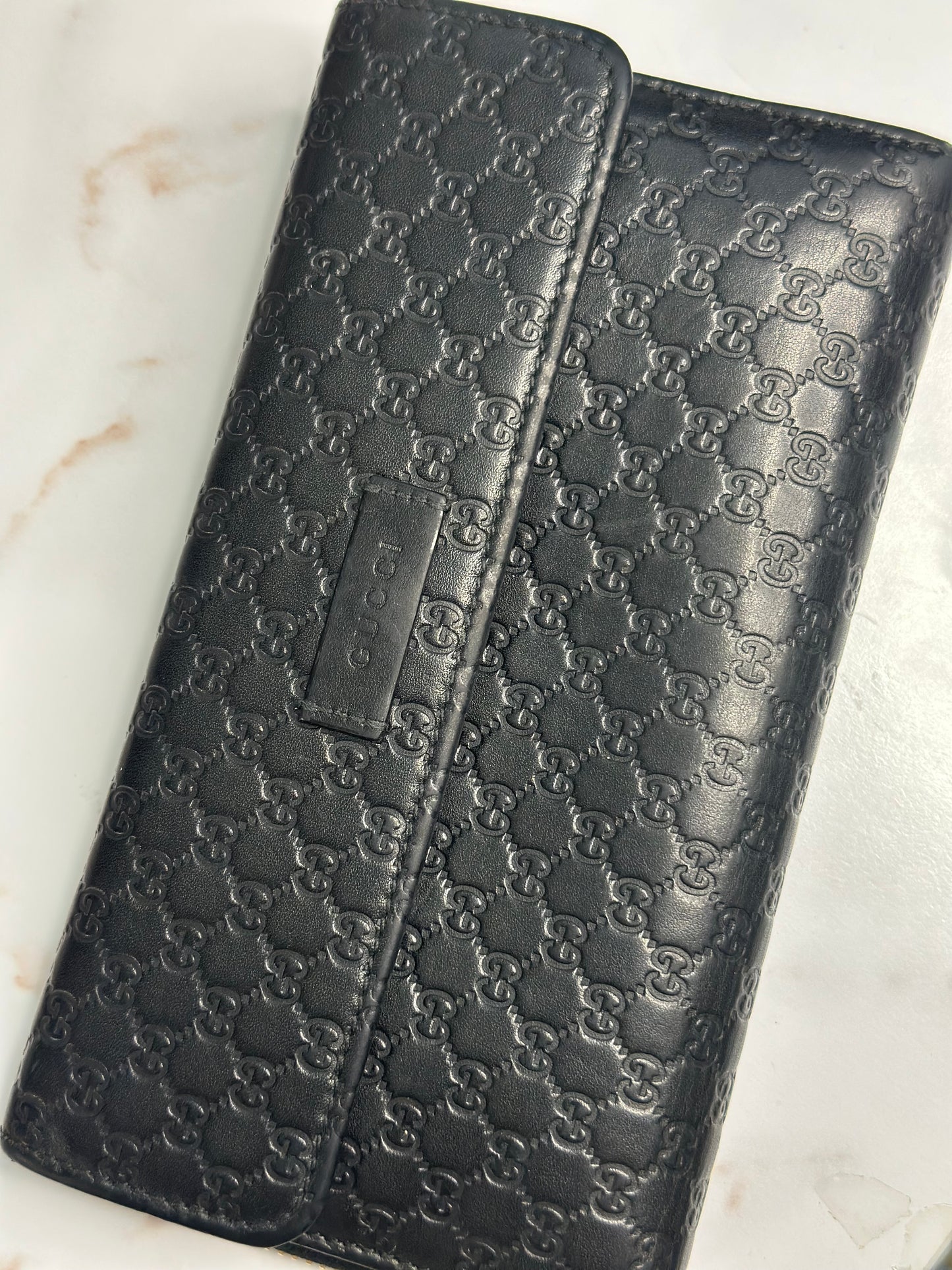 Pre-owned Gucci black Microguccisima embossed zippy wallet