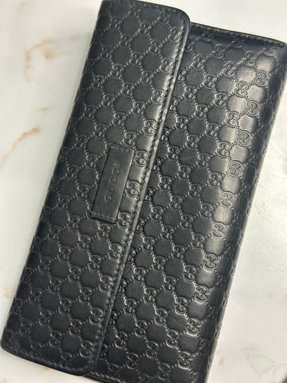 Pre-owned Gucci black Microguccisima embossed zippy wallet