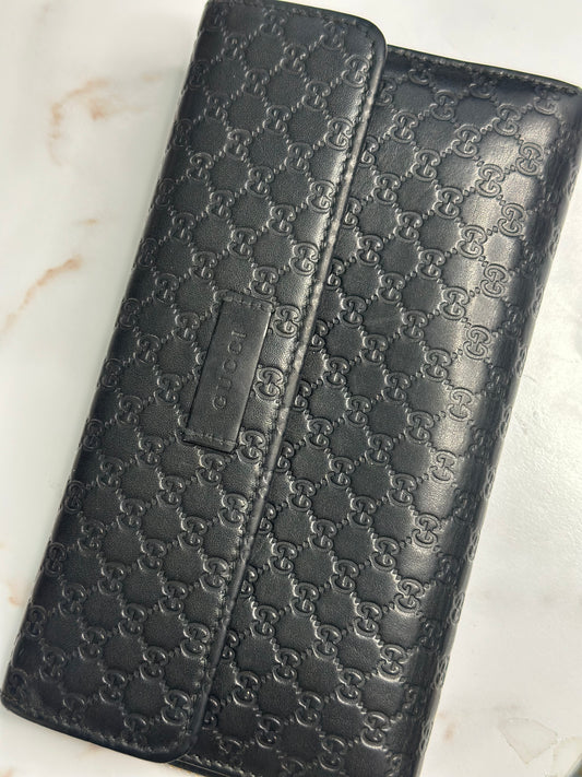 Pre-owned Gucci black Microguccisima embossed zippy wallet