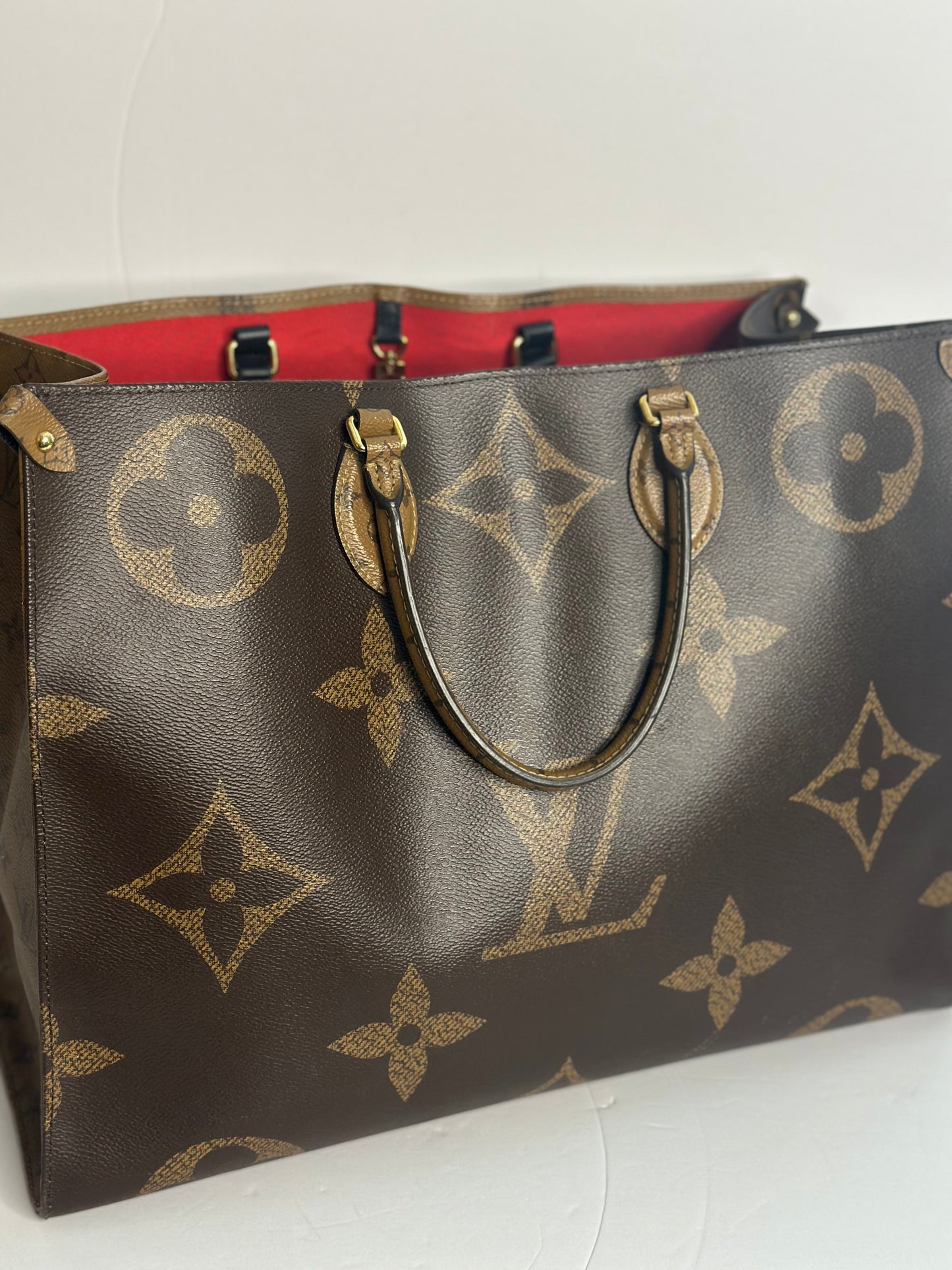Pre-owned Louis Vuitton reverse monogram canvas On-The-Go GM tote