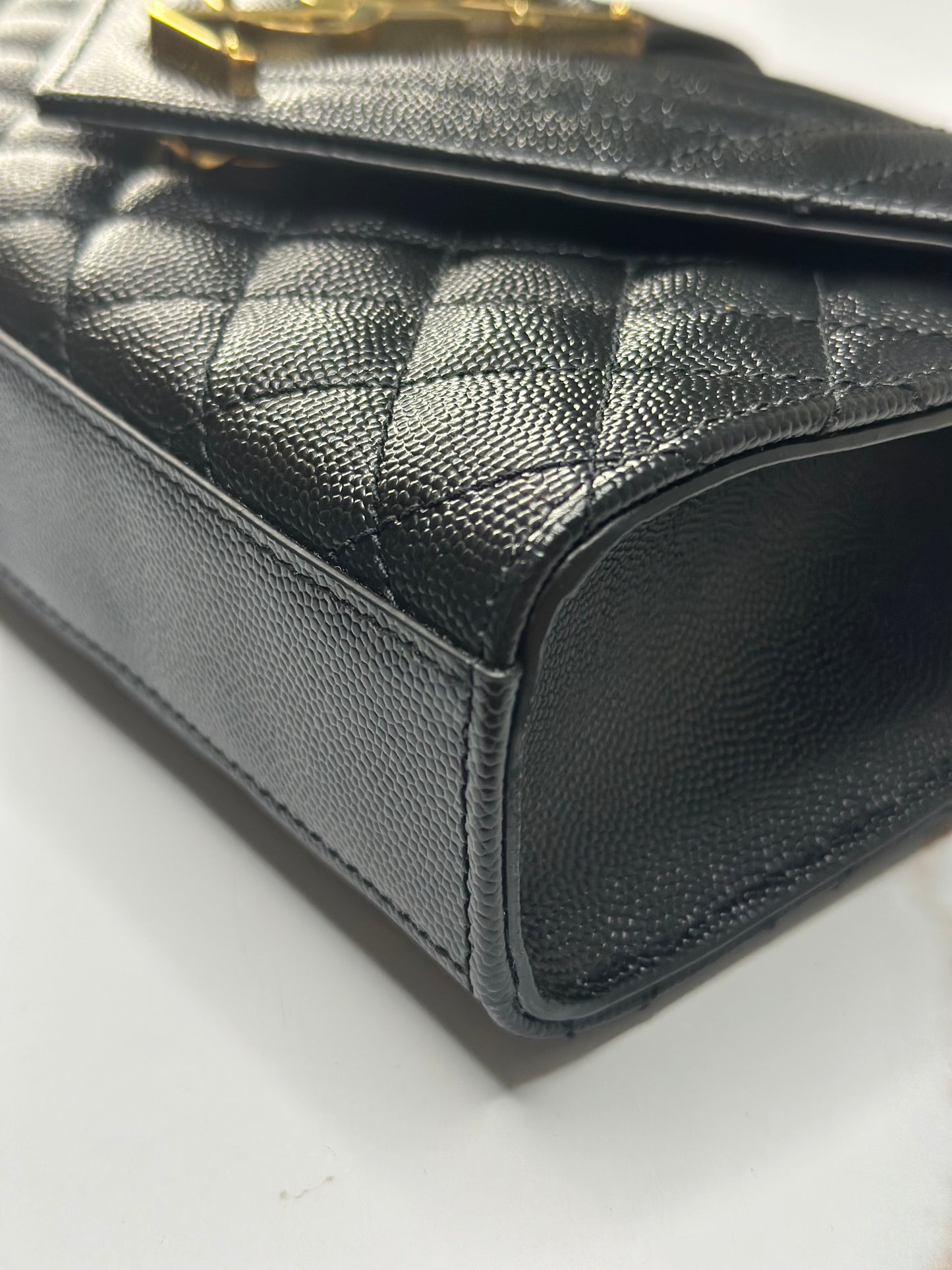 Pre-owned Saint Laurent ENVELOPE SMALL IN QUILTED GRAIN DE POUDRE EMBOSSED LEATHER
BLACK crossbody
