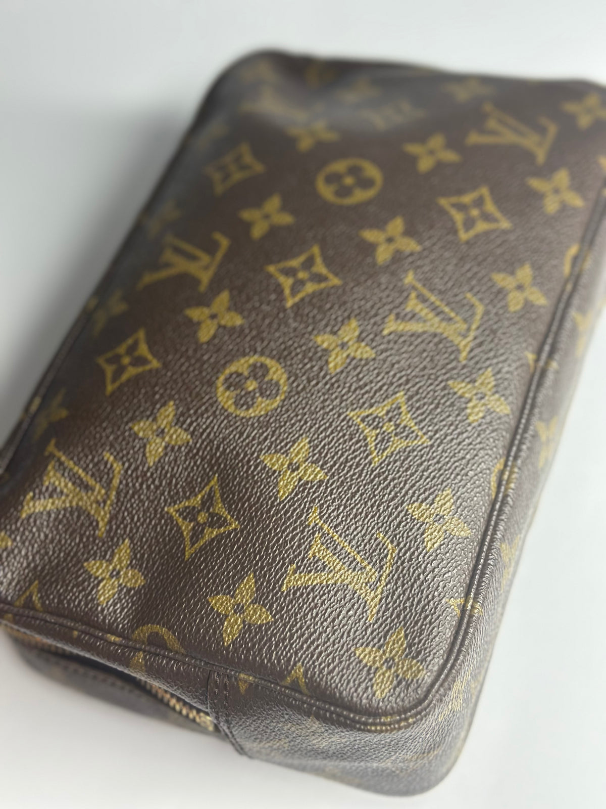Pre-owned Louis Vuitton monogram canvas trousse 23