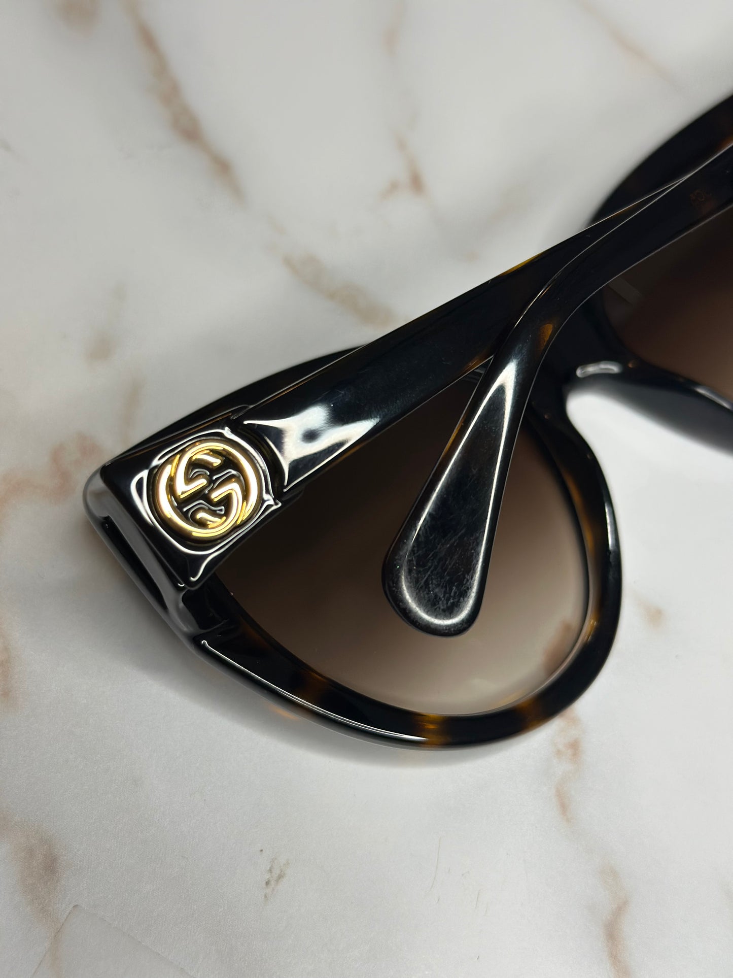 Pre-owned Gucci tortoise interlocking logo cat eye sunglasses