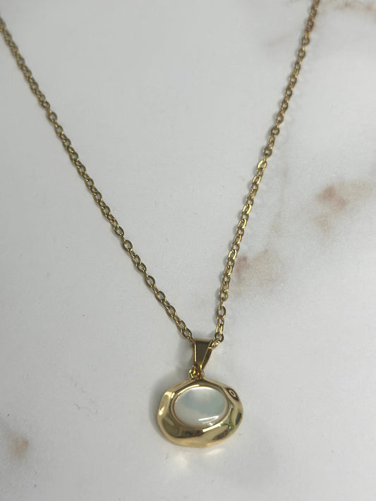 Marla oval necklace