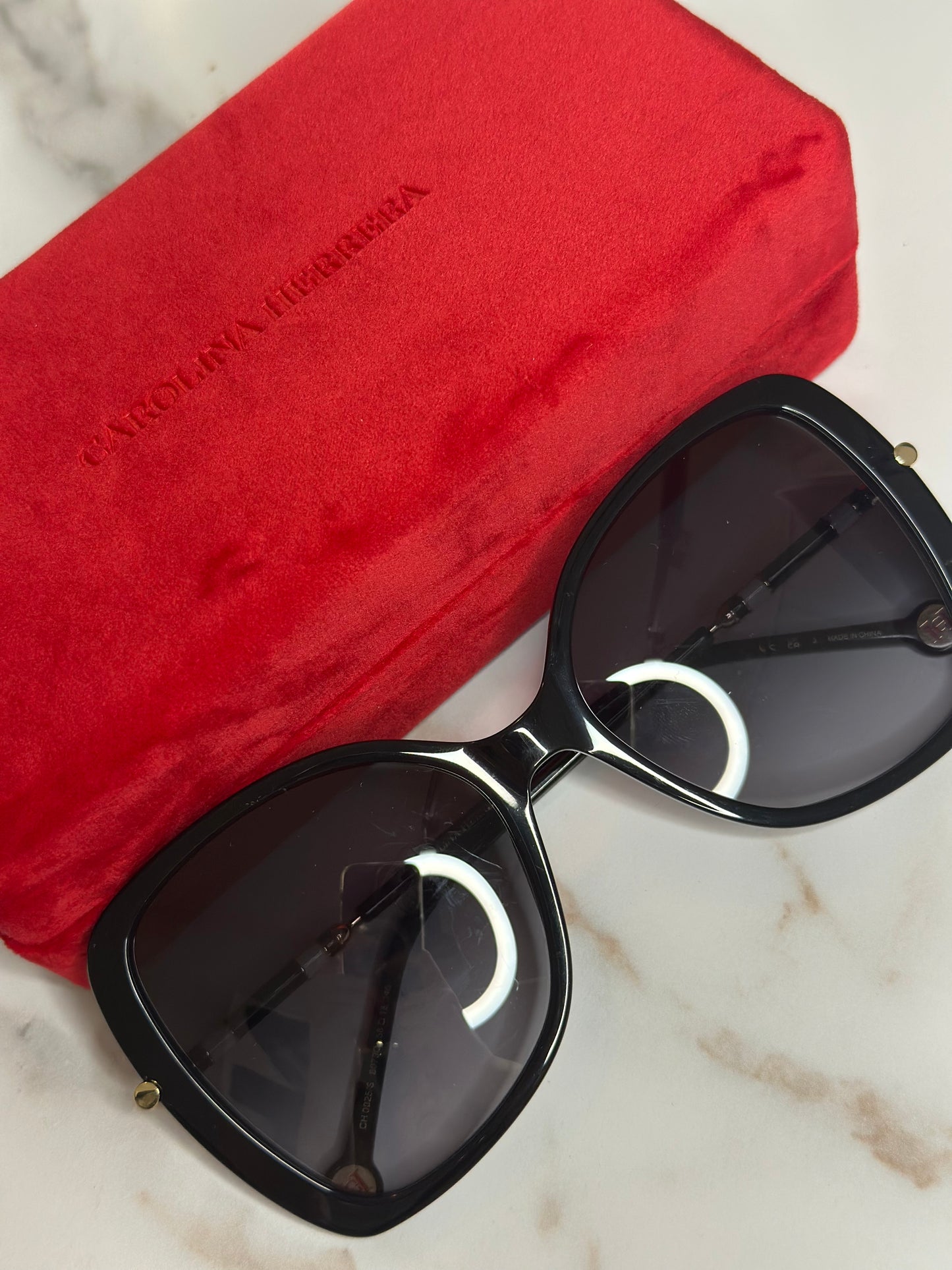 Pre-owned Carolina Herrera black oversized sunglasses