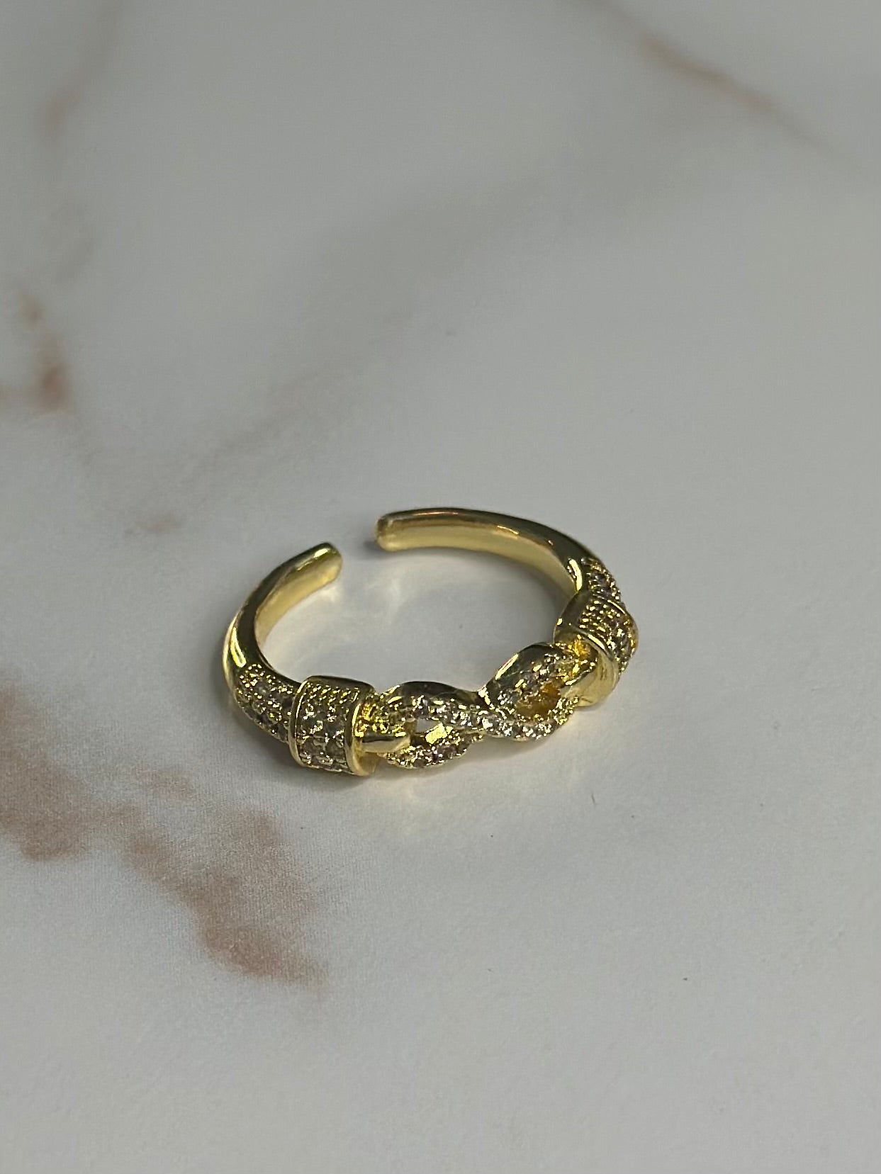Infinity adjustable ring
